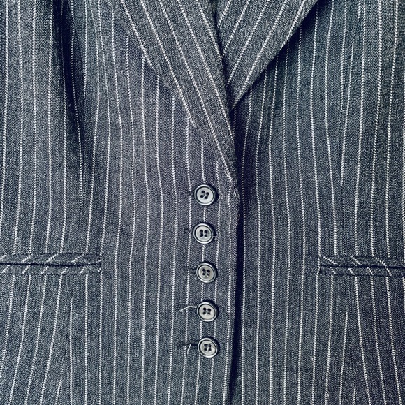 Suzy Shier Double Lapel Grey Pinstripe Blazer - Picture 10 of 16